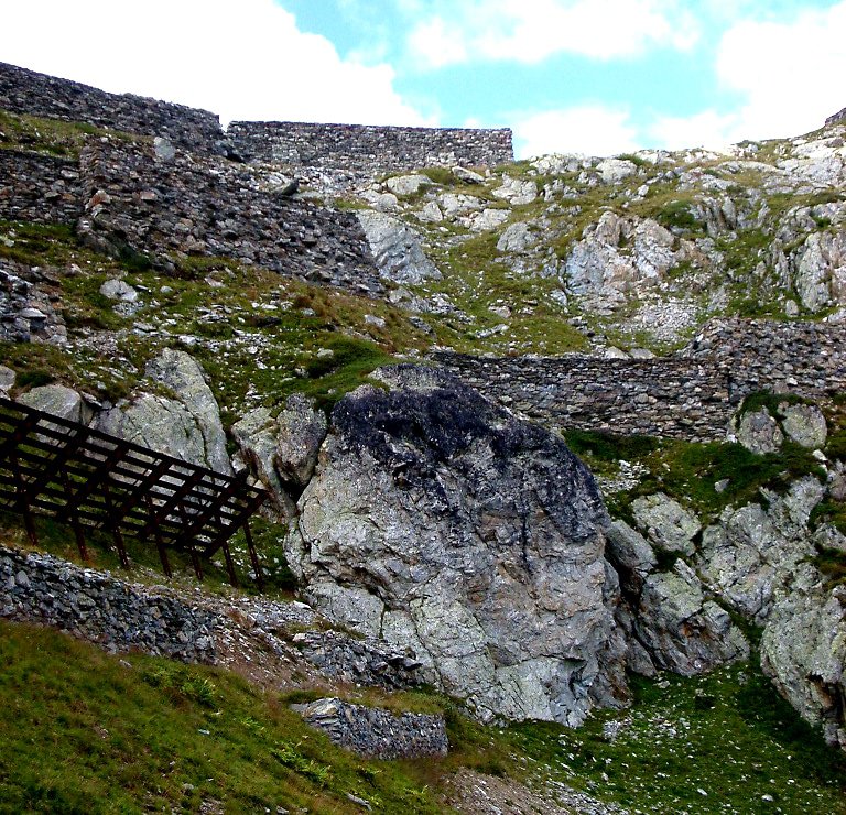Murs paravalanches dans les Alpes suisses